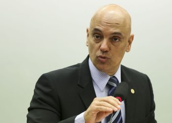 Governo terá de apresentar plano destinado à população de rua, decide Moraes