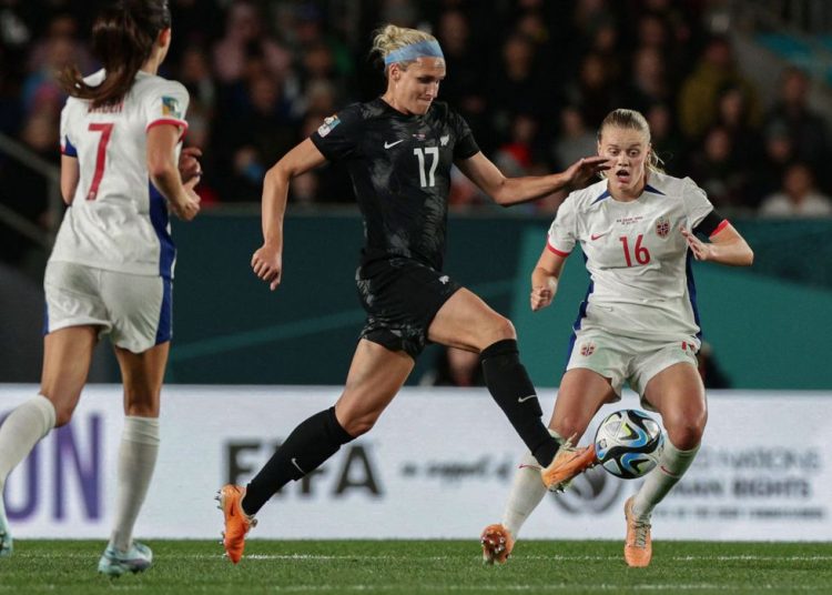 Mundial começa com vitória da Nova Zelândia sobre Noruega por 1 a 0