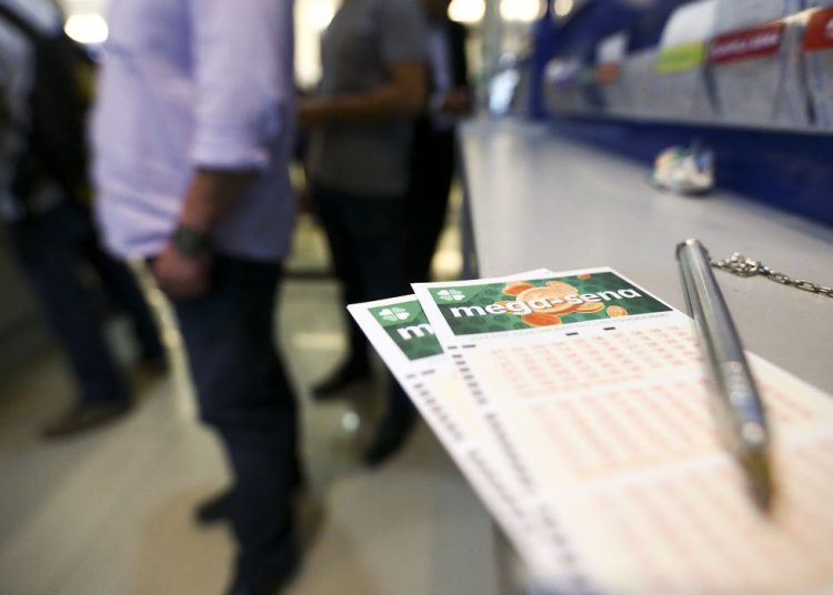 Não é notícia velha: Mega-Sena acumula e próximo prêmio vai a R$ 70 milhões