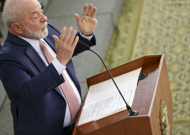 Lula embarca para a Bélgica para discutir cooperação com europeus