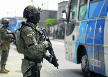 Candidata de esquerda e empresário vão disputar o segundo turno no Equador