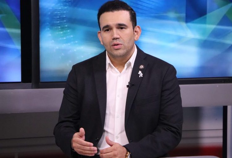 Maioria do STF vota para tornar Zambelli ré por porte ilegal de armas