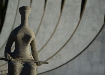 Senado aprova MP que aumenta salário mínimo e amplia isenção do IR