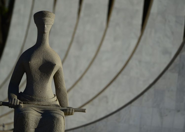 Senado aprova MP que aumenta salário mínimo e amplia isenção do IR