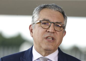 Padilha: Lula deve anunciar novos ministros ao retornar do exterior