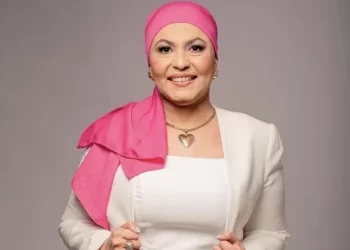 Jane Panta volta às sessões na ALPB após tratamento contra câncer de mama