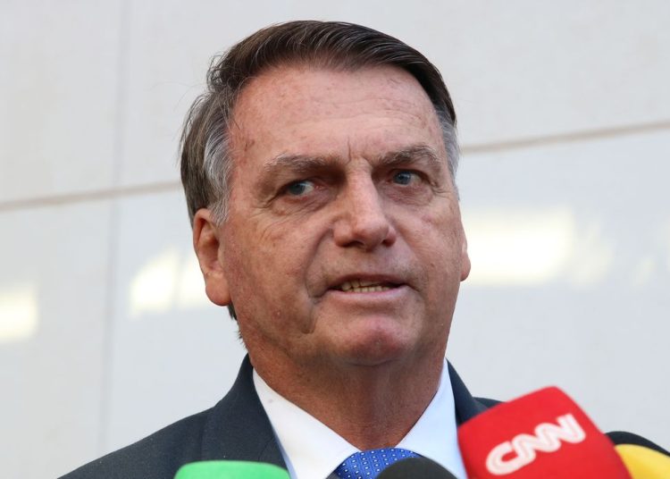 Bolsonaro é internado em São Paulo para exames de rotina