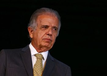 Ministro da Defesa pede nomes de militares que se reuniram com hacker
