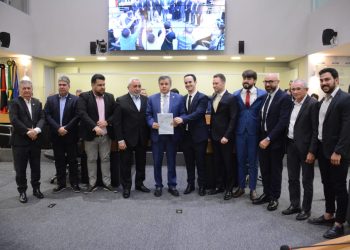 Farol do Desenvolvimento entrega a Efraim Filho contribuições à reforma tributária