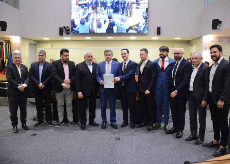 Farol do Desenvolvimento entrega a Efraim Filho contribuições à reforma tributária