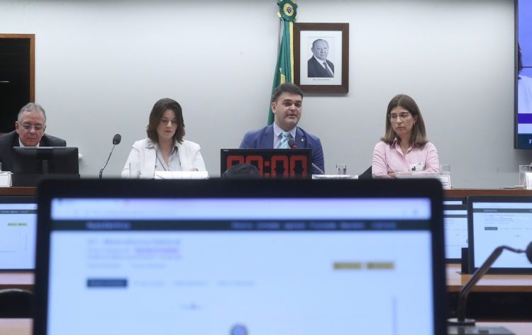 Especialistas sugerem prazo maior para registro de candidaturas em minirreforma