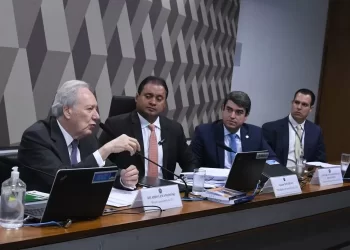 Nova lei do impeachment trará mais equilíbrio institucional, aponta debate