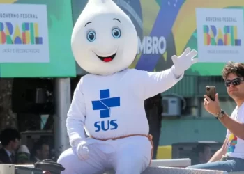 Personagem Zé Gotinha desfila no 7 de Setembro em Brasília