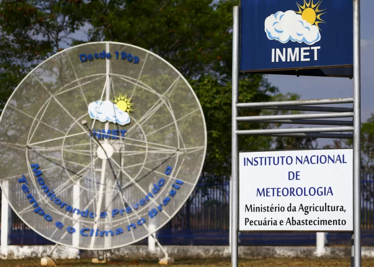 Desemprego cai para 7,7% no terceiro trimestre