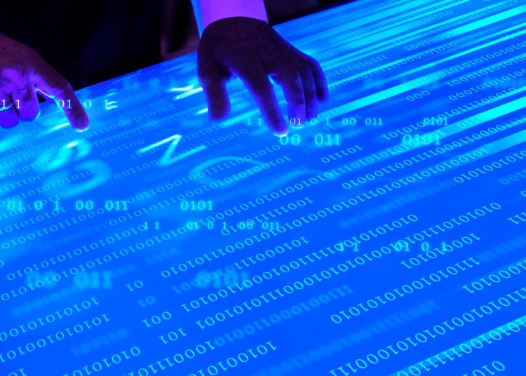 Exposição polêmica na caixa gera controvérsia política