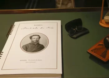 Manuscritos e primeiras edições recontam história de Machado de Assis
