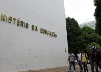 Direito ‘não passa’ no Enade e MEC quer criar agência para supervisionar faculdades