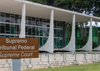 STF: relator vota por manter Zambelli ré em caso de arma de fogo