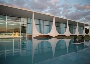 Gastos com compra de tapetes provocam crise no governo Lula