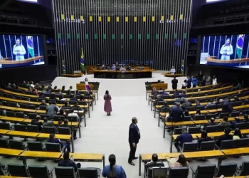 Reunião de líderes irá definir destino da MP que limita desoneração da folha