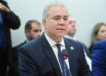 Ex-ministro da Saúde alerta que revisão anual dos valores agrava problemas no SUS