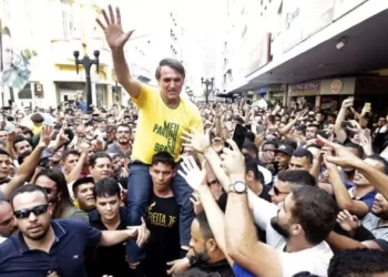 ‘Perseguição implacável’, diz Bolsonaro a jornal após ser alvo de operação da PF