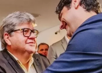 Léo Bezerra defende mudança no comando do PSB e quer João Azevêdo na presidência