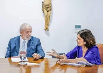 Ex-ministro da Comunicação do governo do PT critica campanha de vacinação de Lula