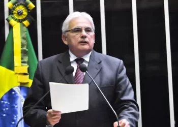 Efraim Morais e a coragem para bater de frente com Lula – Por Ytalo Kubitschek