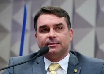 ‘Para a frustração de muitos, meu pai não tem relação com morte de Marielle’, diz Flávio Bolsonaro