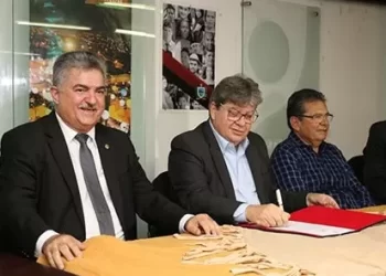 Deputado revela desconfiança de João Azevedo em Gervásio Maia na presidência do PSB