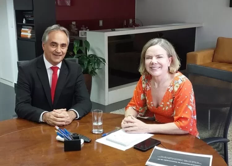 PT enquadra “rebeldes”, interdita candidaturas próprias e deve lançar candidatos em 13 capitais