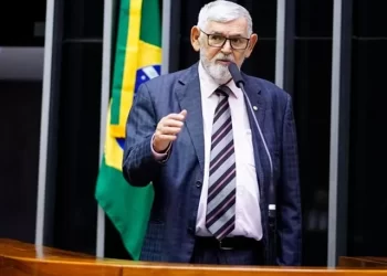 No plenário da Câmara, Couto defende candidatura de Cartaxo em João Pessoa