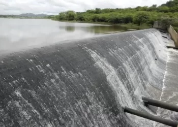 Chuva no feriadão de Páscoa eleva para 10 número de açudes sangrando na Paraíba