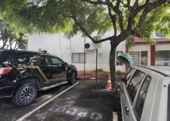 Polícia Federal faz buscas em secretarias da gestão Cícero Lucena e investiga indicação de cargos por detento