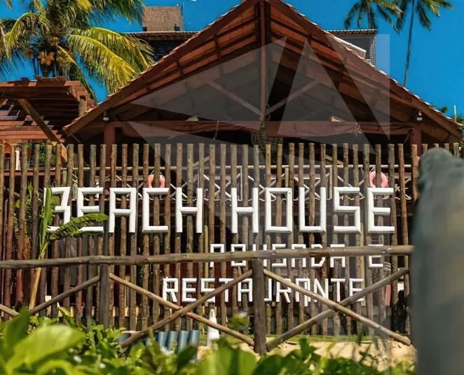 Litoral Sul: pousada na praia de Coqueirinho é interditada por lançar esgoto no mar