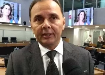 Manoel Ludgério reassume mandato na ALPB e desmente atritos entre Romero e Bruno na disputa pela PMCG