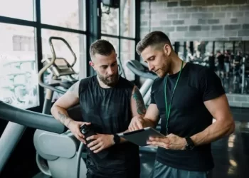 Personal trainers estão proibidos de entrar em academias, na Paraíba