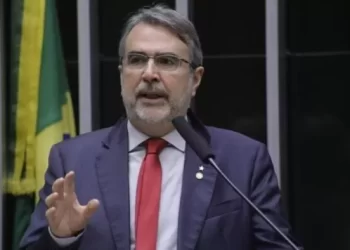 PT nacional garante unidade com PV e PCdoB, reage a conflito interno e explica participação de Lula