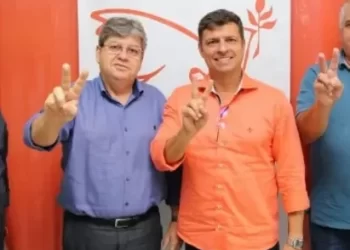 João Azevêdo anuncia apoio do PSB à pré-candidatura de André Coutinho em Cabedelo