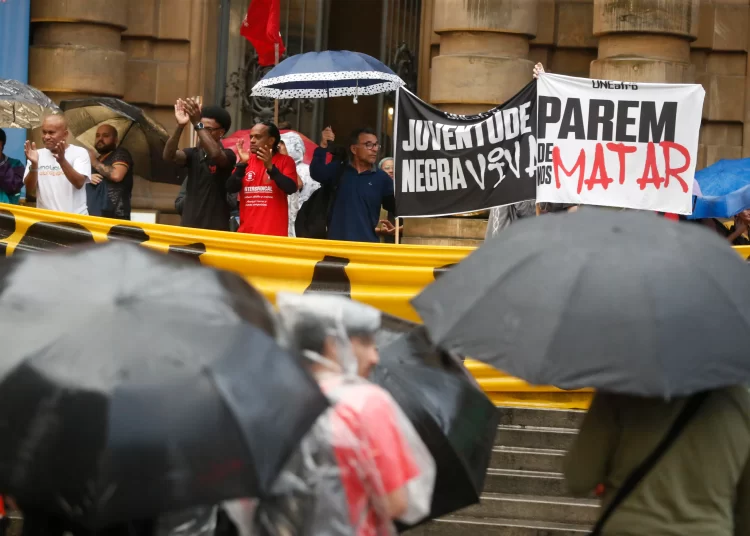 Violência policial no Brasil atinge números alarmantes